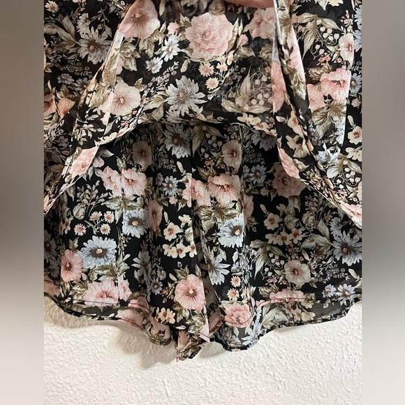 Traded* New! Francesca’s Black/Pink/Purple Floral Elastic Waist Flowy Shorts - Picture 4 of 5